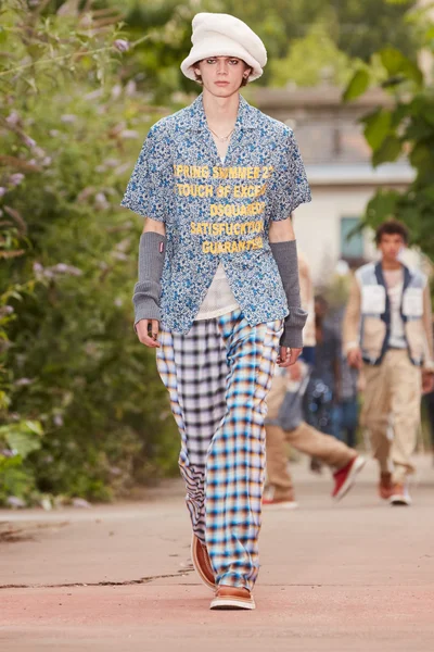 Look 30